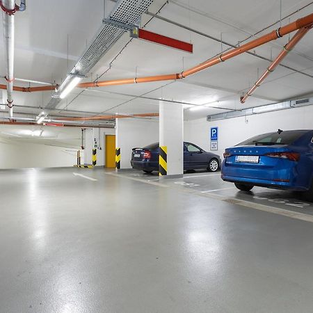 Yellow Apartment With Parking Prague Ngoại thất bức ảnh