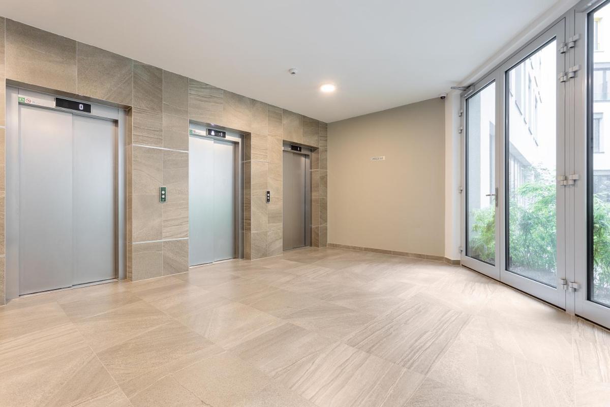 Yellow Apartment With Parking Prague Ngoại thất bức ảnh