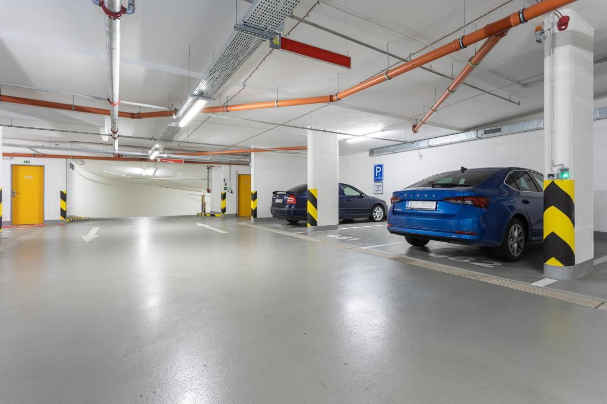 Yellow Apartment With Parking Prague Ngoại thất bức ảnh