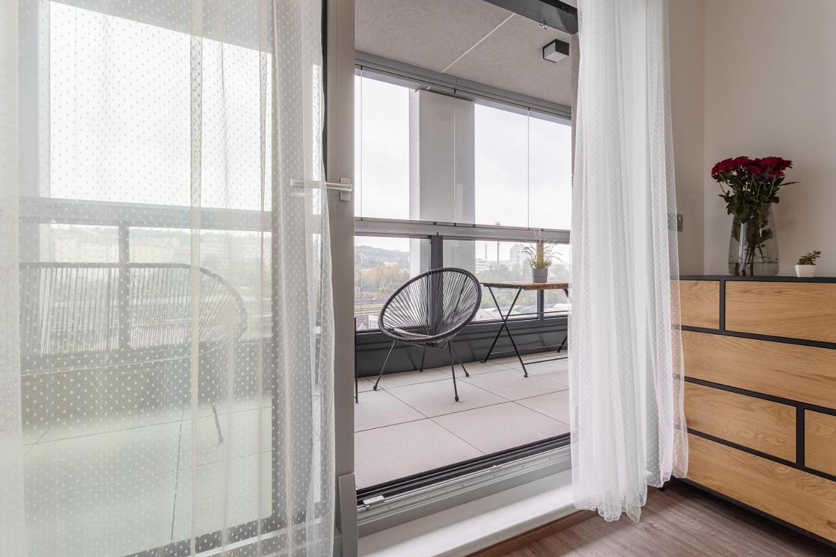 Yellow Apartment With Parking Prague Ngoại thất bức ảnh
