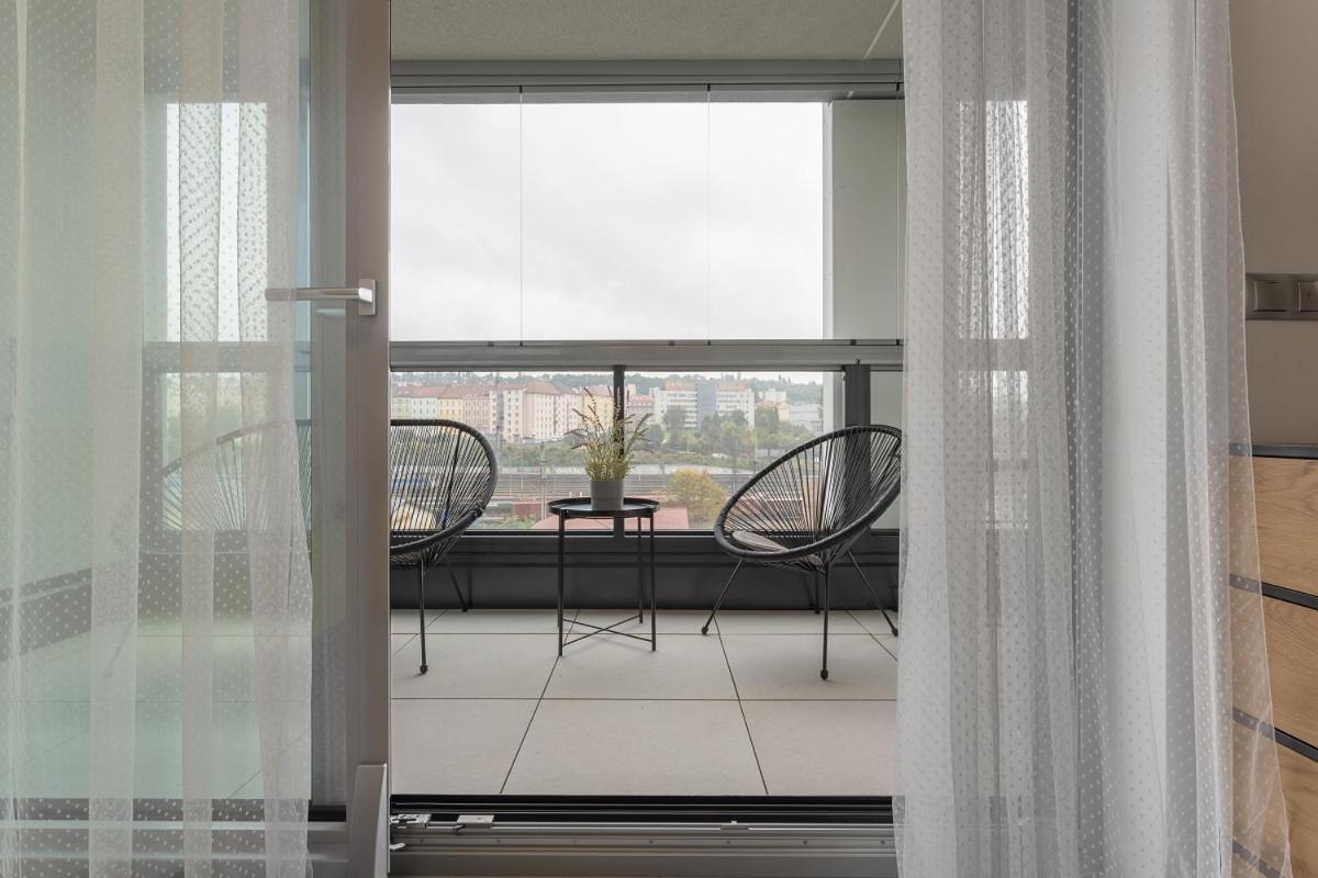 Yellow Apartment With Parking Prague Ngoại thất bức ảnh