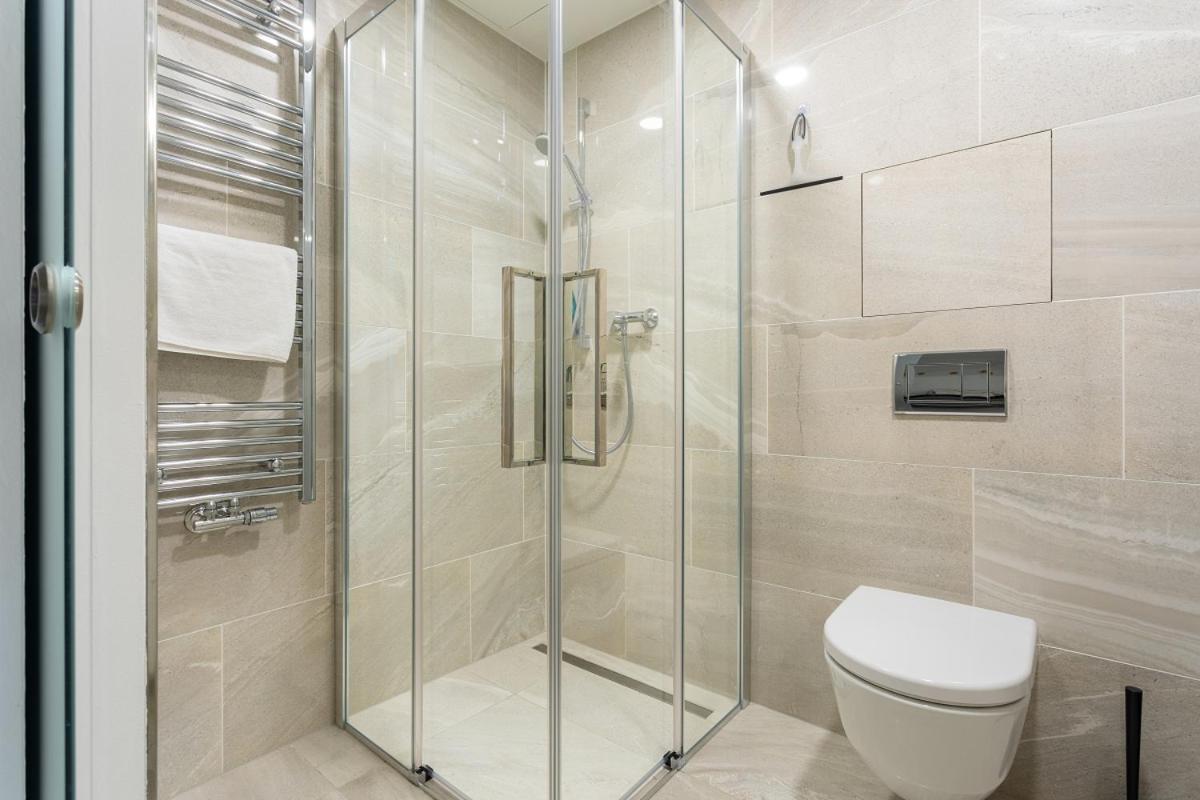 Yellow Apartment With Parking Prague Ngoại thất bức ảnh